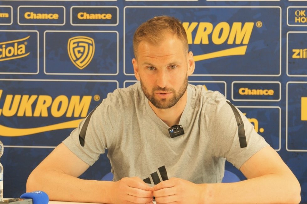 Trenér Bronislav Červenka a Tomáš Poznar po utkání s Duklou Praha