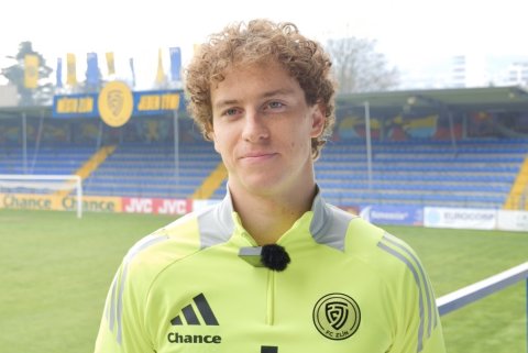 Trenér Bronislav Červenka a Kristers Penkevics před utkáním s Teplicemi